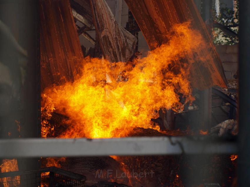 Grossbrand Holzlager Siegburg Industriestr P359.JPG